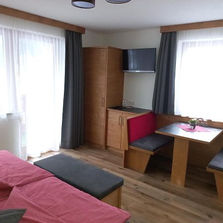 Haus Alpenflora Apartment Flirsch Ngoại thất bức ảnh