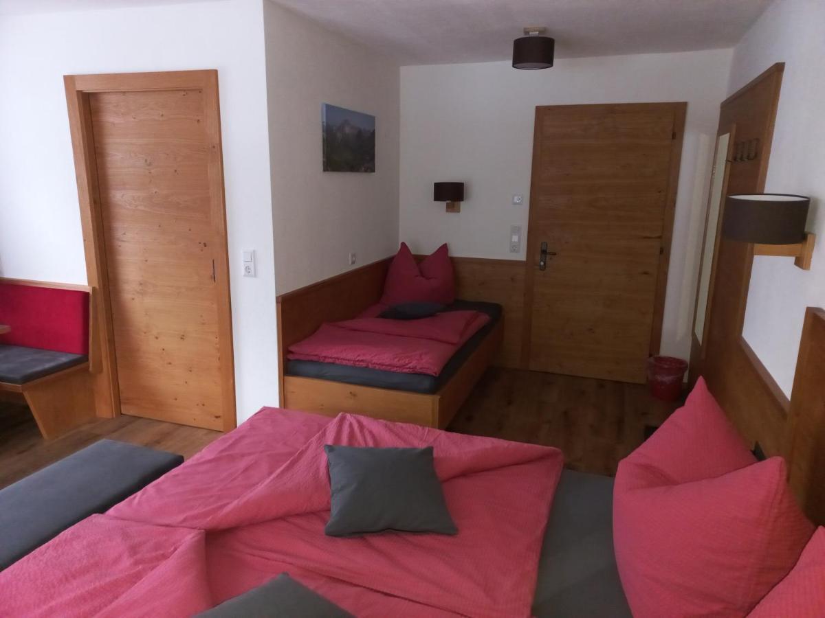 Haus Alpenflora Apartment Flirsch Ngoại thất bức ảnh