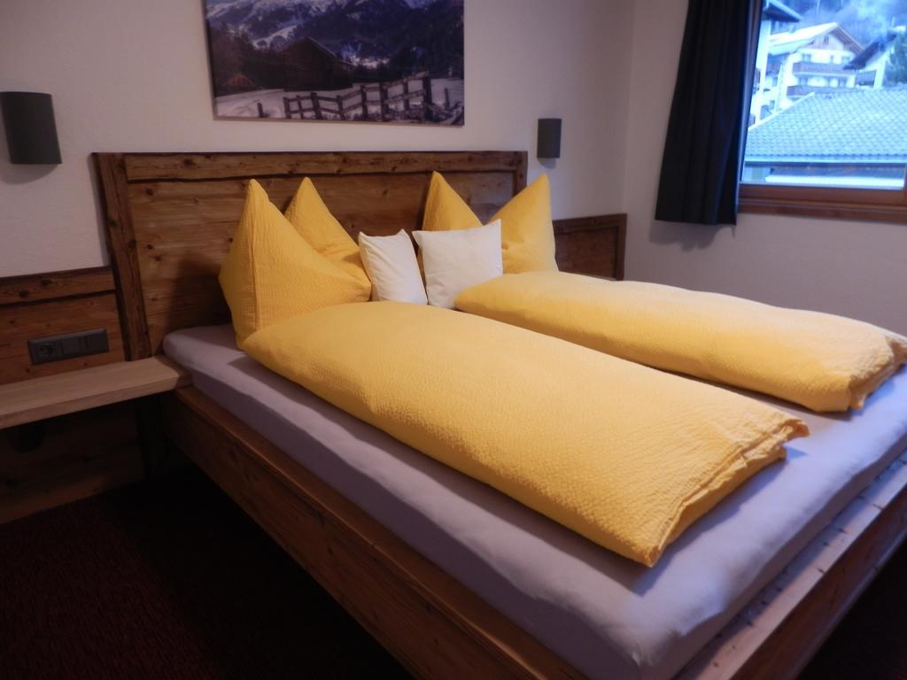 Haus Alpenflora Apartment Flirsch Ngoại thất bức ảnh