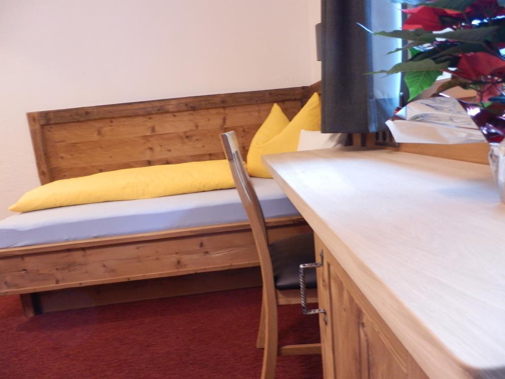 Haus Alpenflora Apartment Flirsch Ngoại thất bức ảnh
