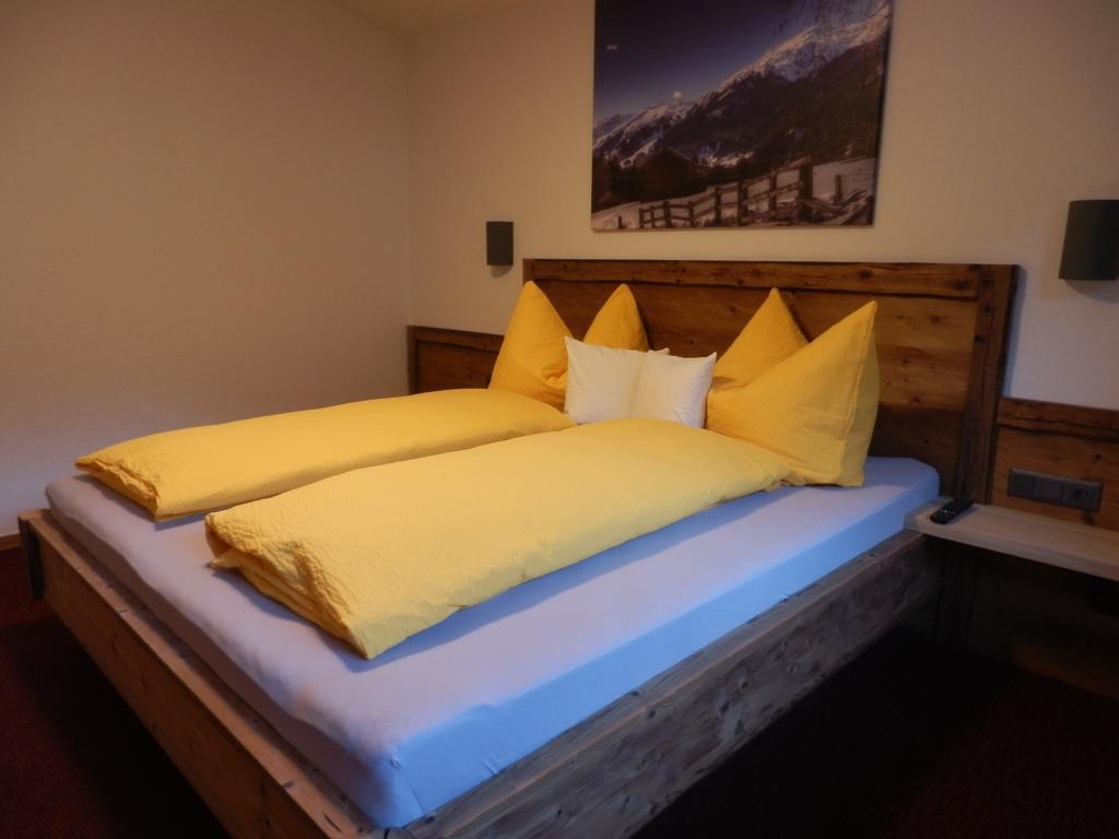 Haus Alpenflora Apartment Flirsch Ngoại thất bức ảnh